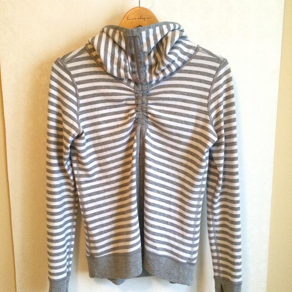Lululemon Long Sleeve Reversible Top Sweat Shirt Never Worn